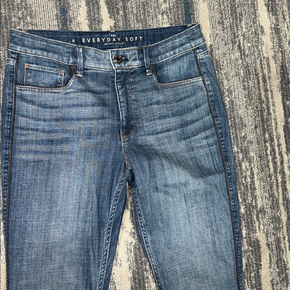 Size 8 WHBM Everyday Soft Skinny Ankle Blue Jeans. Like New. Faux Leather Trim - Picture 3 of 7
